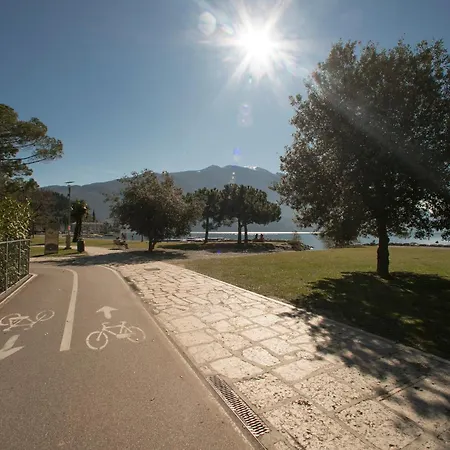 Riva Lago E Spiaggia Apartment - Happy Rentals Exterior photo