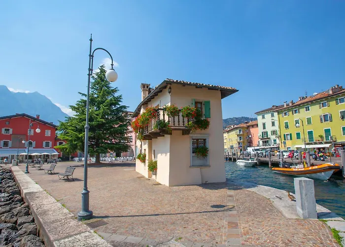 Riva Lago E Spiaggia Apartment - Happy Rentals